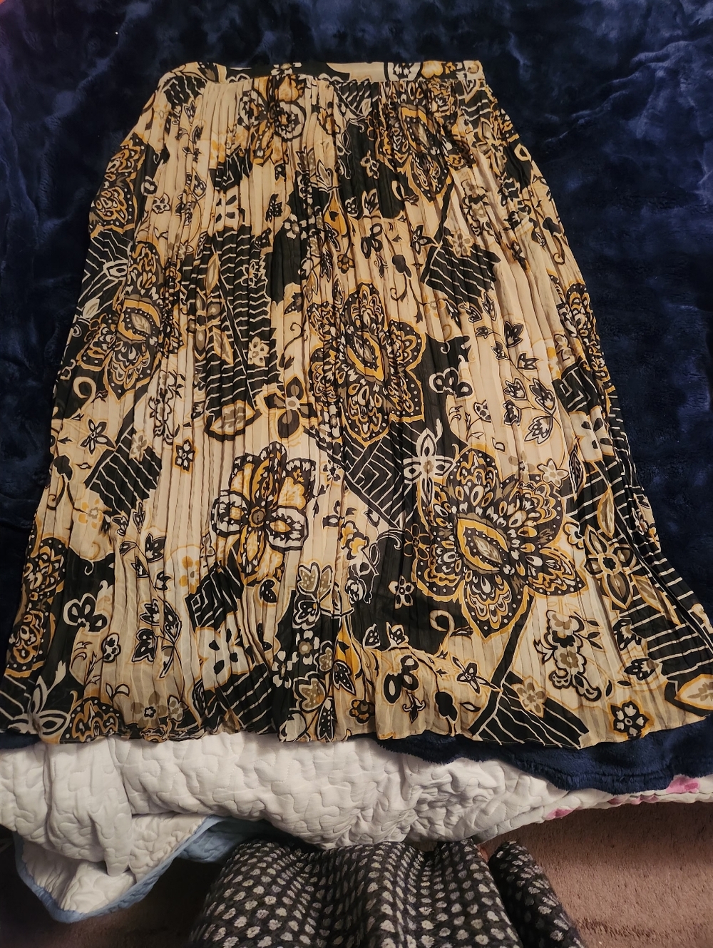 🚨🚨🚨BOGO50OFF🚨🚨🚨Ashley Stewart Black and Mustard Floral Pleated Skirt 16W